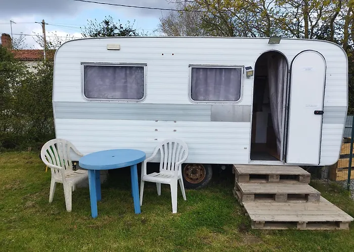 キャンプ場 Caravane Cocooning Saint-Martin-des-Noyers